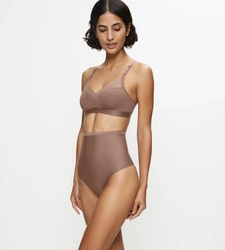 Majtki damskie TRIUMPH Triumph Shape Smart Highwaist String TOASTED ALMOND