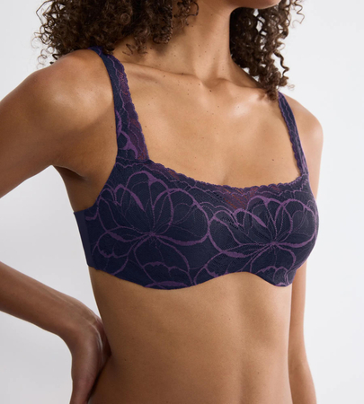Biustonosz Triumph Body Make-Up Illusion Lace Balconette  PRUSSIAN BLUE