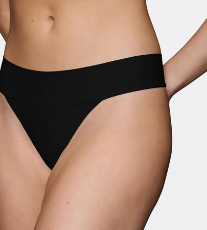 Czarne Majtki Triumph Body Make-Up Illusion String EX