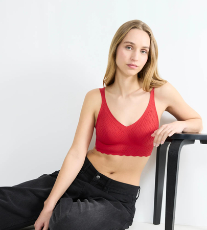 Miękki biustonosz bez fiszbin sloggi ZERO Feel Bliss Festive Bralette SHANGHAI RED