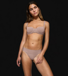 Majtki Damskie Triumph Body Make-Up Illusion String EX CHOCOLATE MOUSSE LACE 1-A