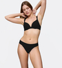 Czarne Majtki Triumph Body Make-Up Illusion String EX